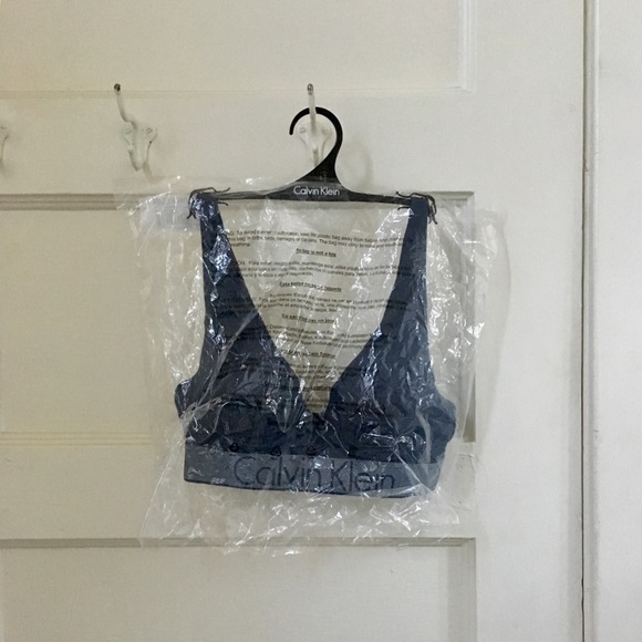 Calvin Klein Logo Band Plunge Push-Up Bra - Picture 2 of 3